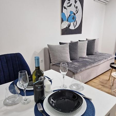 Apartman Astra 斯雷姆斯卡米特罗维察 外观 照片