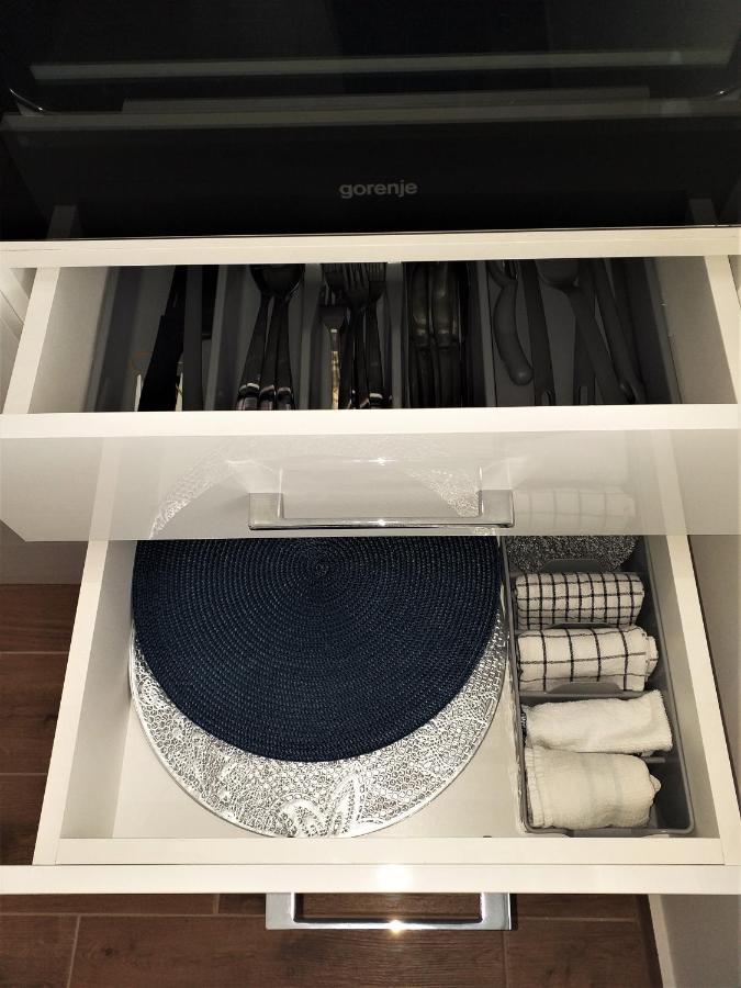 Apartman Astra 斯雷姆斯卡米特罗维察 外观 照片