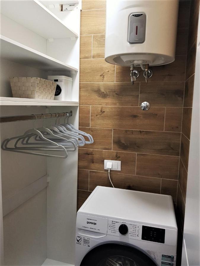 Apartman Astra 斯雷姆斯卡米特罗维察 外观 照片