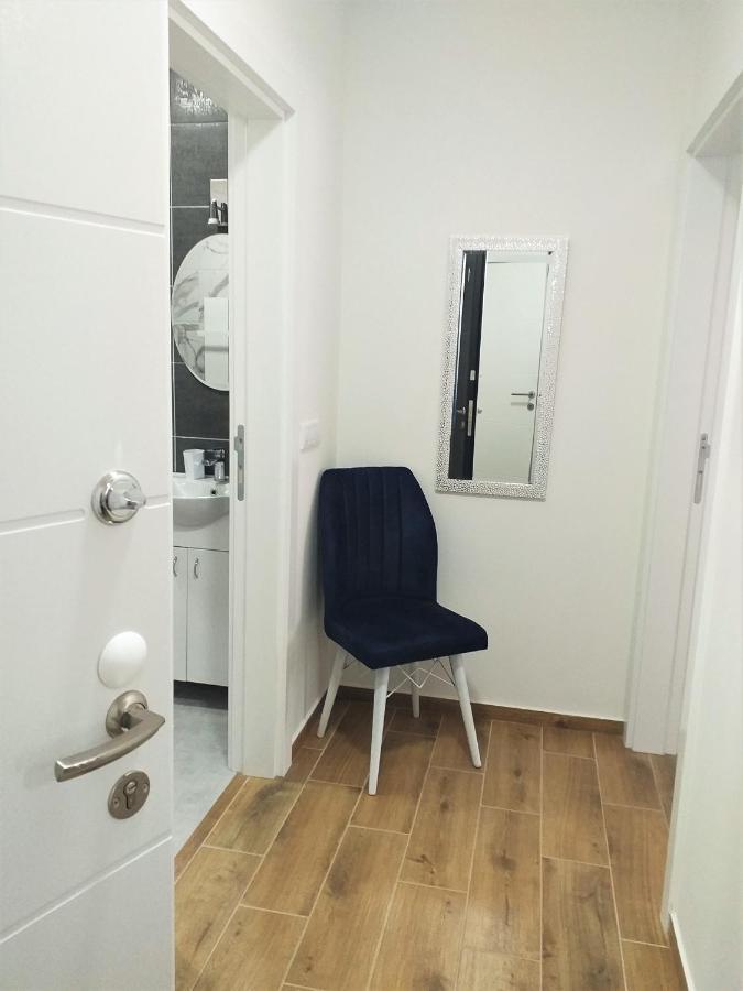 Apartman Astra 斯雷姆斯卡米特罗维察 外观 照片