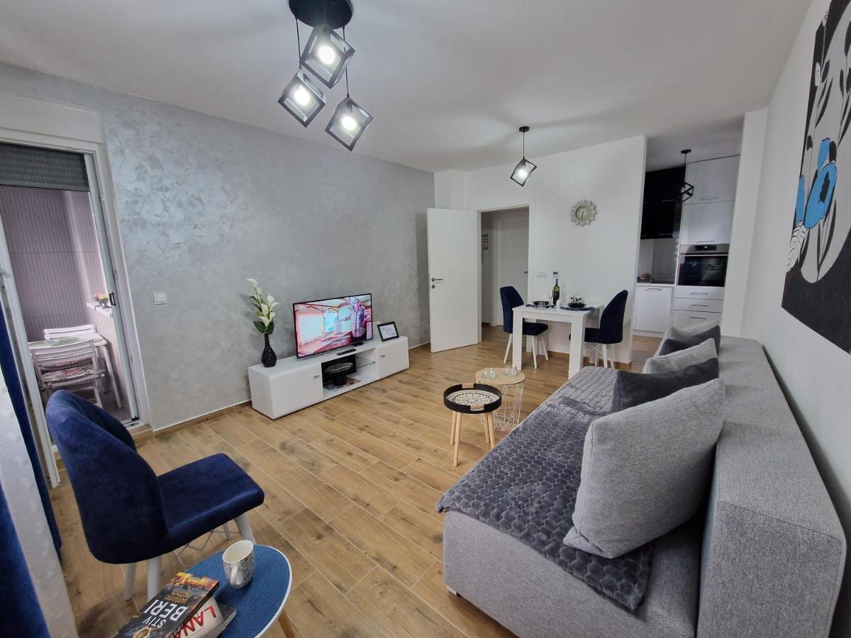 Apartman Astra 斯雷姆斯卡米特罗维察 外观 照片