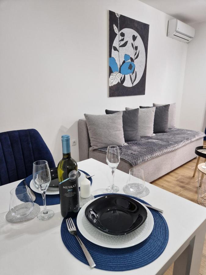Apartman Astra 斯雷姆斯卡米特罗维察 外观 照片