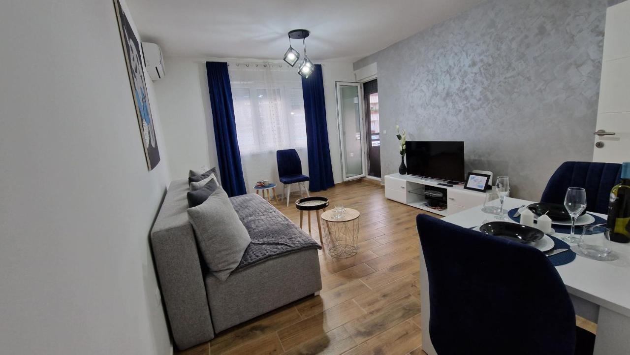 Apartman Astra 斯雷姆斯卡米特罗维察 外观 照片
