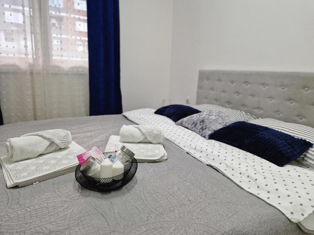 Apartman Astra 斯雷姆斯卡米特罗维察 外观 照片