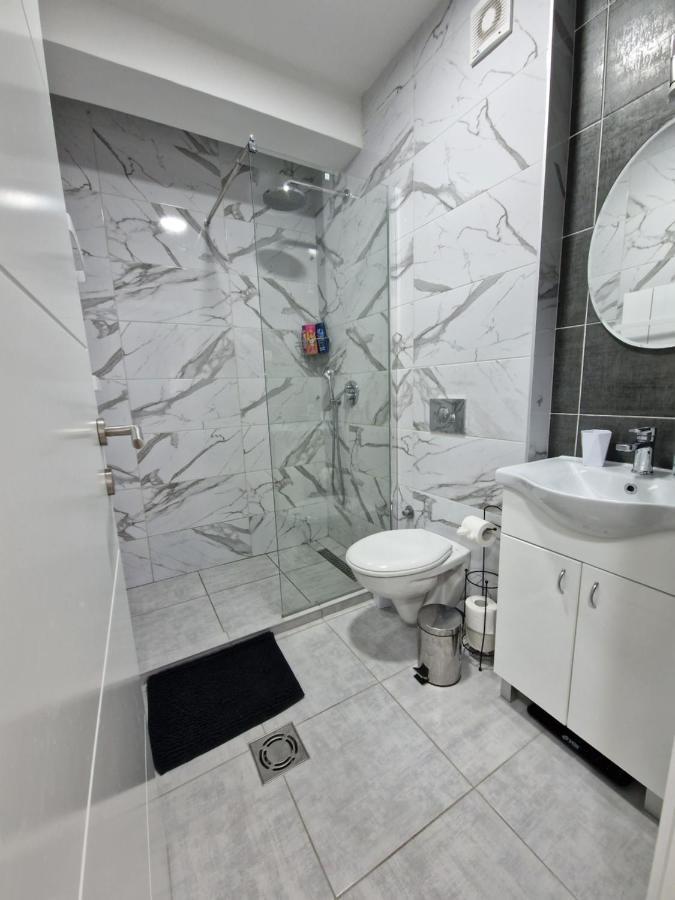 Apartman Astra 斯雷姆斯卡米特罗维察 外观 照片