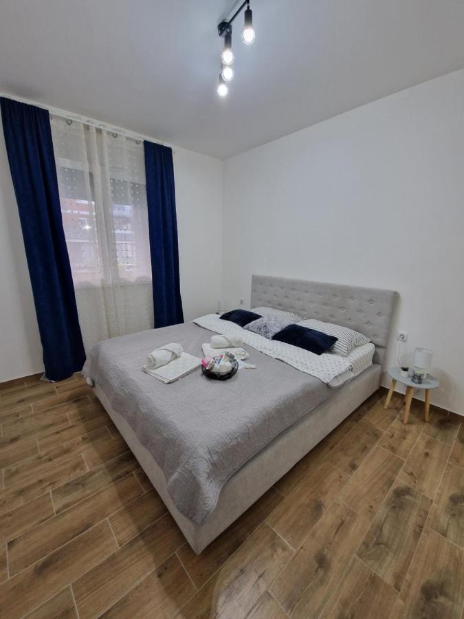 Apartman Astra 斯雷姆斯卡米特罗维察 外观 照片