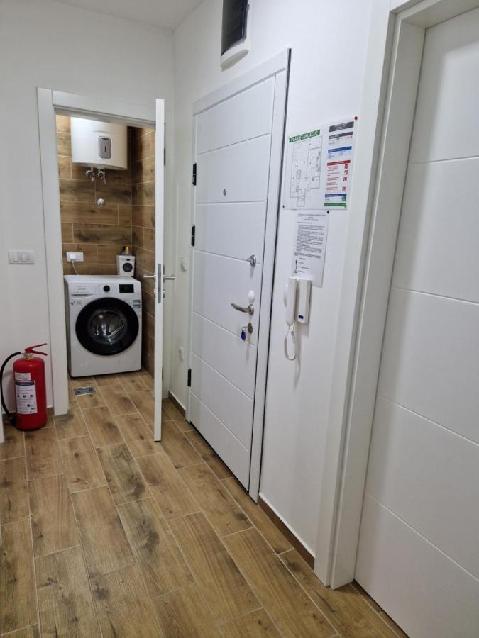 Apartman Astra 斯雷姆斯卡米特罗维察 外观 照片