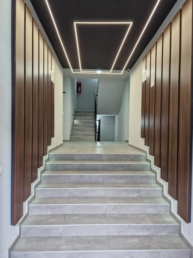 Apartman Astra 斯雷姆斯卡米特罗维察 外观 照片