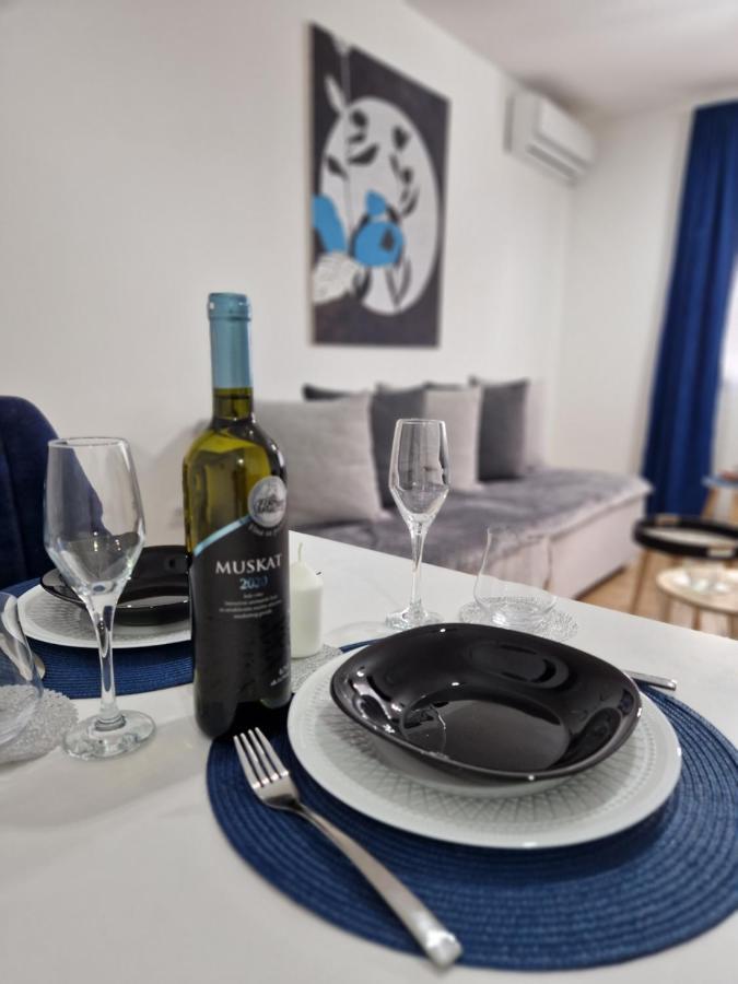 Apartman Astra 斯雷姆斯卡米特罗维察 外观 照片